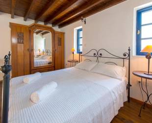 Litsa holiday home